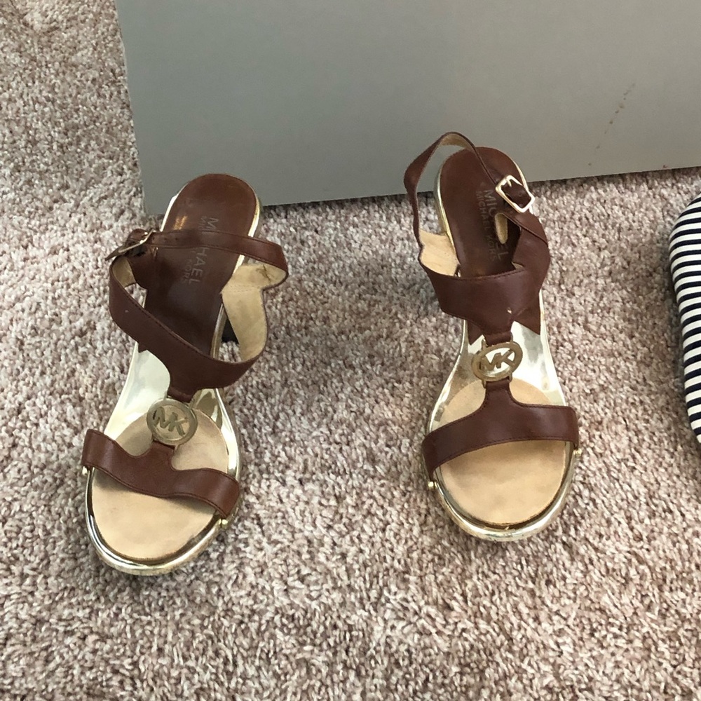 Michael Kors - Picture 2 of 2
